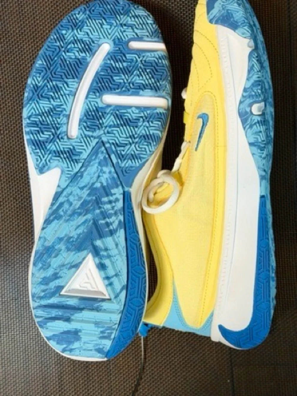 NWT NIKE AIR Sneakers ZOOM FREAK 5 kids Sz 7Y Women 8.5 Men’s 7 NEW